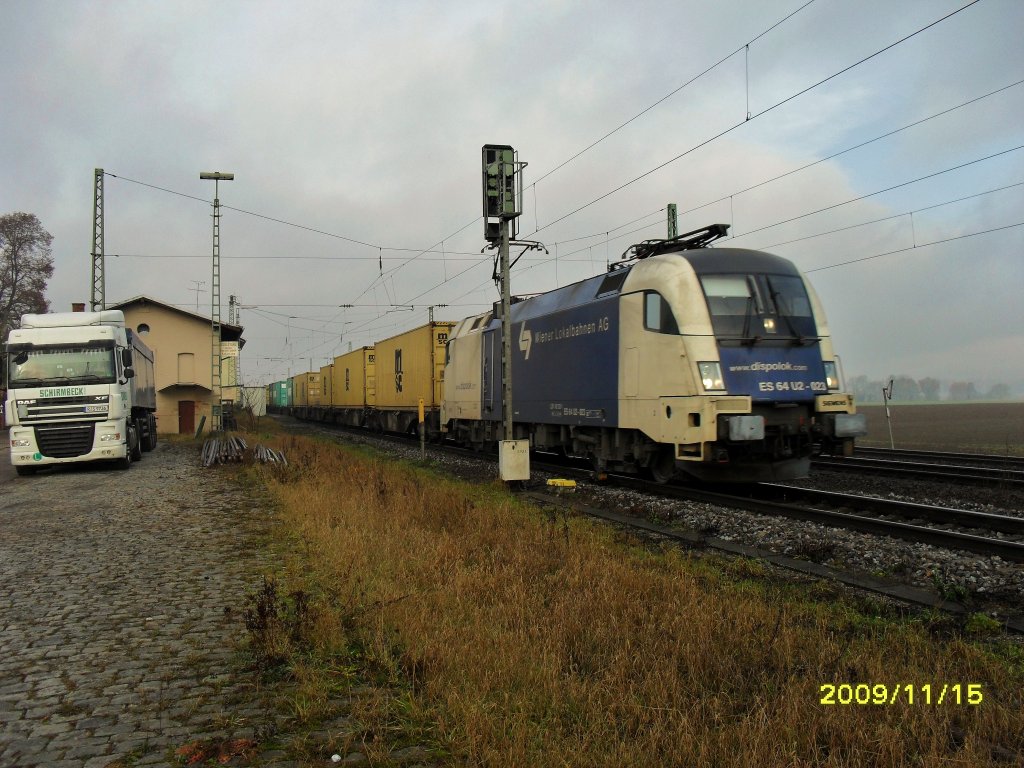 Am 15.11.09 in Mangolding fhrt die Wiener Lokalbahn ES 64 U2-023