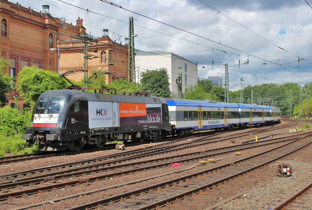 Am 15.Juli 2012 schob ES64U2 034 den HKX durch den Hamburger Hbf nach Altona.