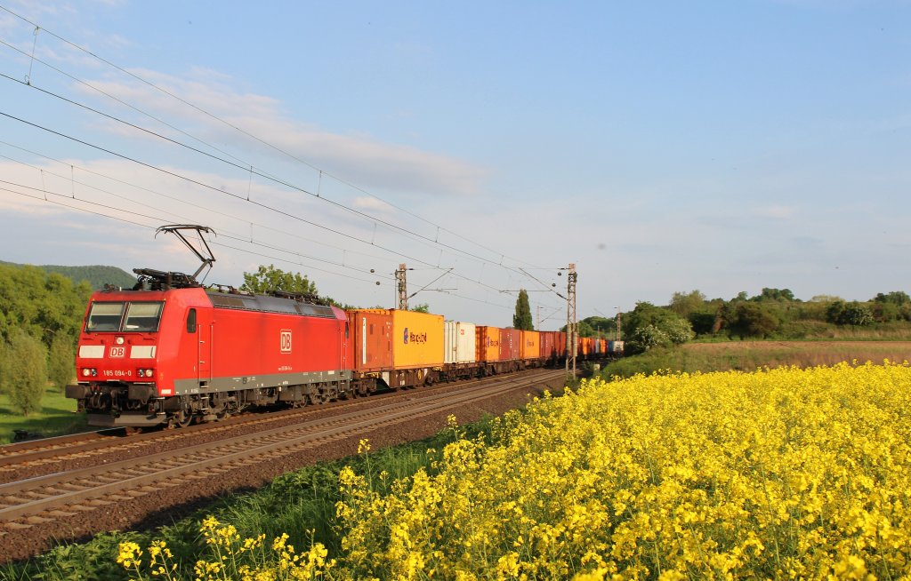Am 15.Mai 2013 war DBSR 185 094 bei Banteln (KBS 350) mit Containern auf dem Weg Richtung Nordseeh�fen.