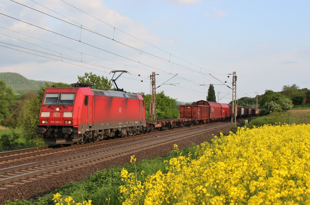 Am 15.Mai 2013 war DBSR 185 385 bei Banteln (KBS 350) mit EK 53792 von G�ttingen Gbf auf dem Weg nach Hannover-Linden Gbf.