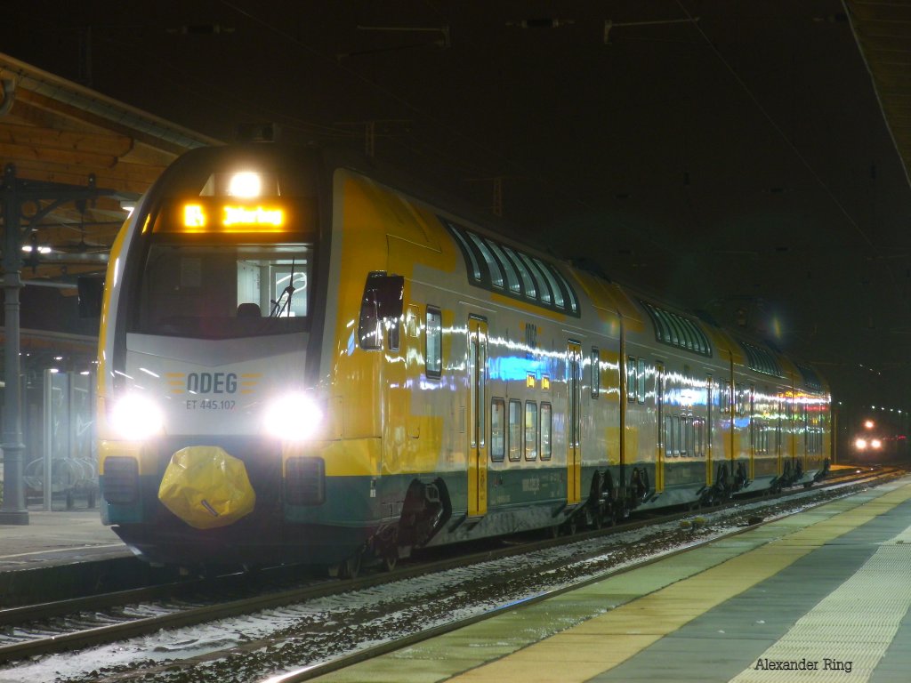 Am 16.01.2013 stand der 445 102 als RE 4 nach Jterborg in Stendal zur Abfahrt bereit.