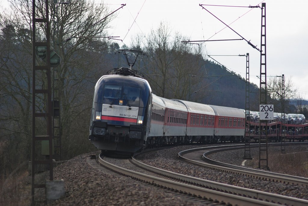 Am 16.03.2010 wurde wieder schwarz gefahren: ES 64 U2-074 bespannte den AZ 1392 Narbonne - Hamburg. Hier bei Albungen.
