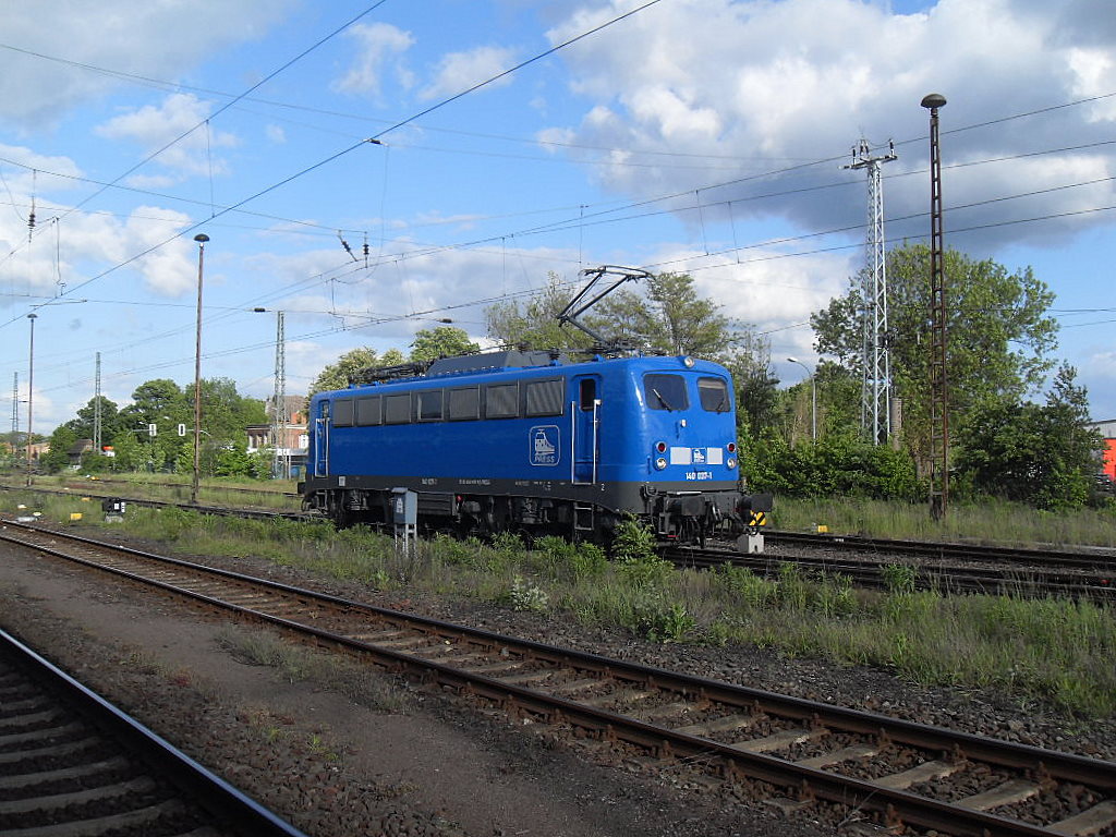 Am 16.05.2012 rangierte 140 037 in Stendal aufs Richtige Gleis wo 140 038 schon stande. 