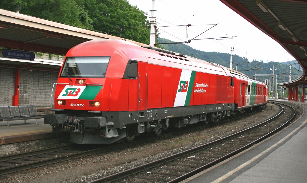 Am 16.06.2008 kam die 2016 902 der Steiermrkischen Landesbahnen mit einem Sonderzug durch Bruck/Mur.
