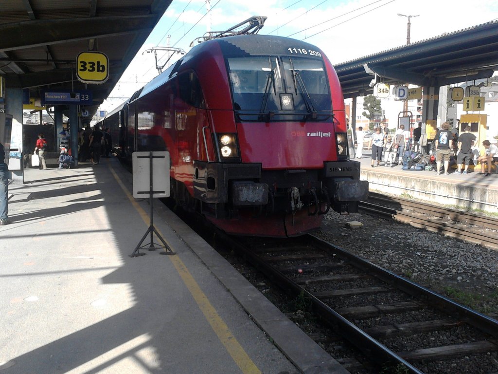 Am 16.08.2011 kam �BB 1116 209 mit einem RJ (RailJet) in Salzburg an.