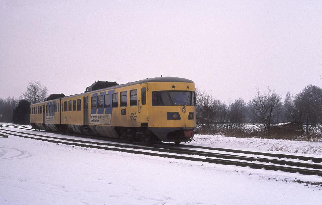 Am 16.2.1991 lag in den Niederlanden Schnee und der Dieseltriebzug BK 180
machte mit seinem Zielort Winterswijk dieser Wetterlage alle Ehre.

