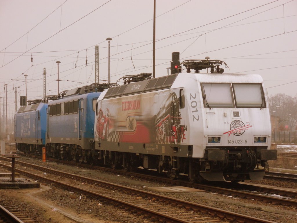 Am 17.02.2013 standen 145 030 mit 140 037 und 145 023 in Stendal abgestellt. 