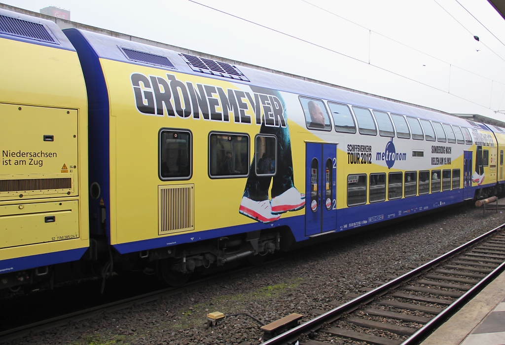 Am 17.03.2012 stand seit lngerem mal wieder ein Besuch in Hannover / Dedensen-Gmmer und Fischerhof an. Kaum mit dem Metronom in Hannover Hbf angekommen war das erste kleine Highlight schon der Metronom Werbewagen fr die Grnemeyer Tour 2012.