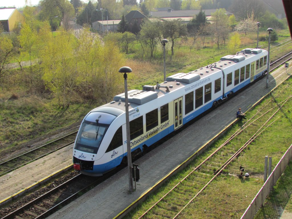 Am 17.04.2011 wartet im Bahnhof von Crivitz VT 701 der OLA Schwerin auf die Rckfahrt nach Rehna
