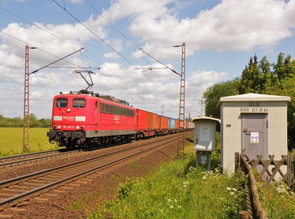 Am 17.05.2012 war 151 032 bei Nordstemmen auf dem Weg Richtung Gttingen.