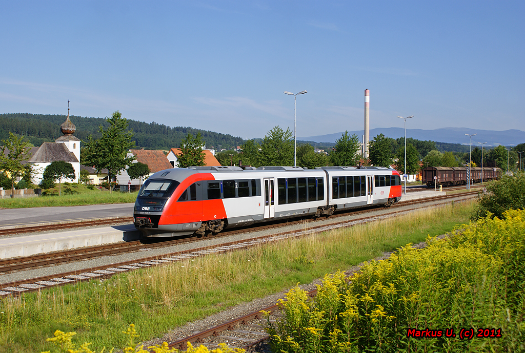 Am 17.07.2011 verlsst 5022 040 als R2774 nach Friedberg den Bahnhof Altpinkafeld.