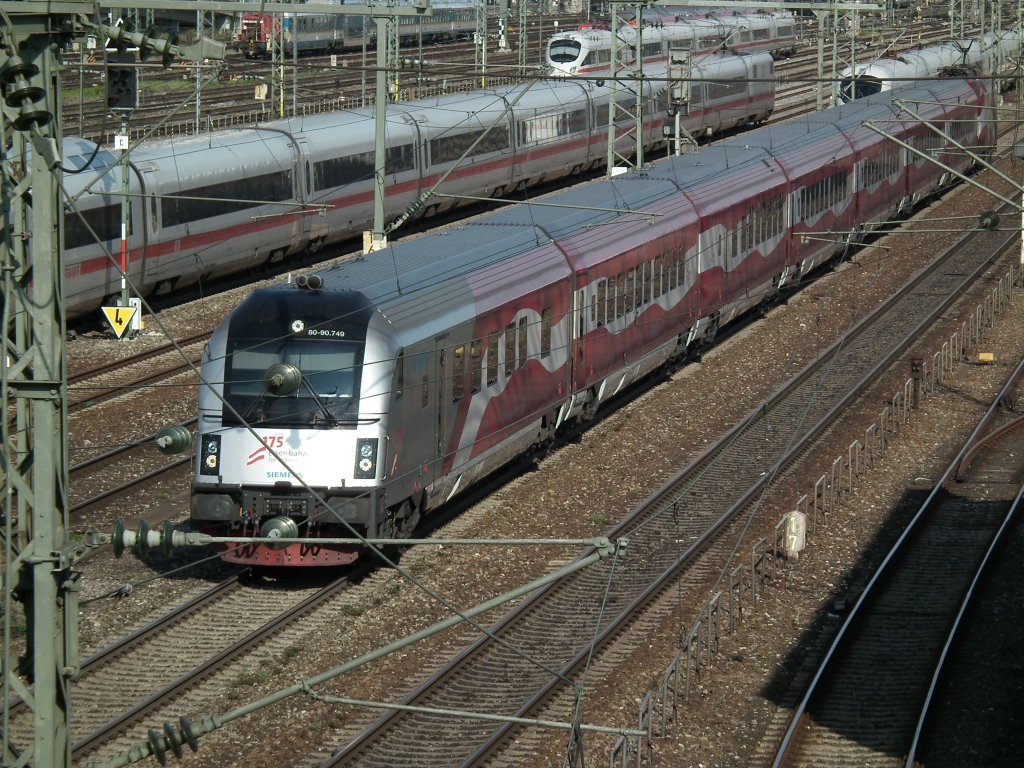Am 17.08.2012 verlsst ein Railjet der BB den Mnchner Hbf.