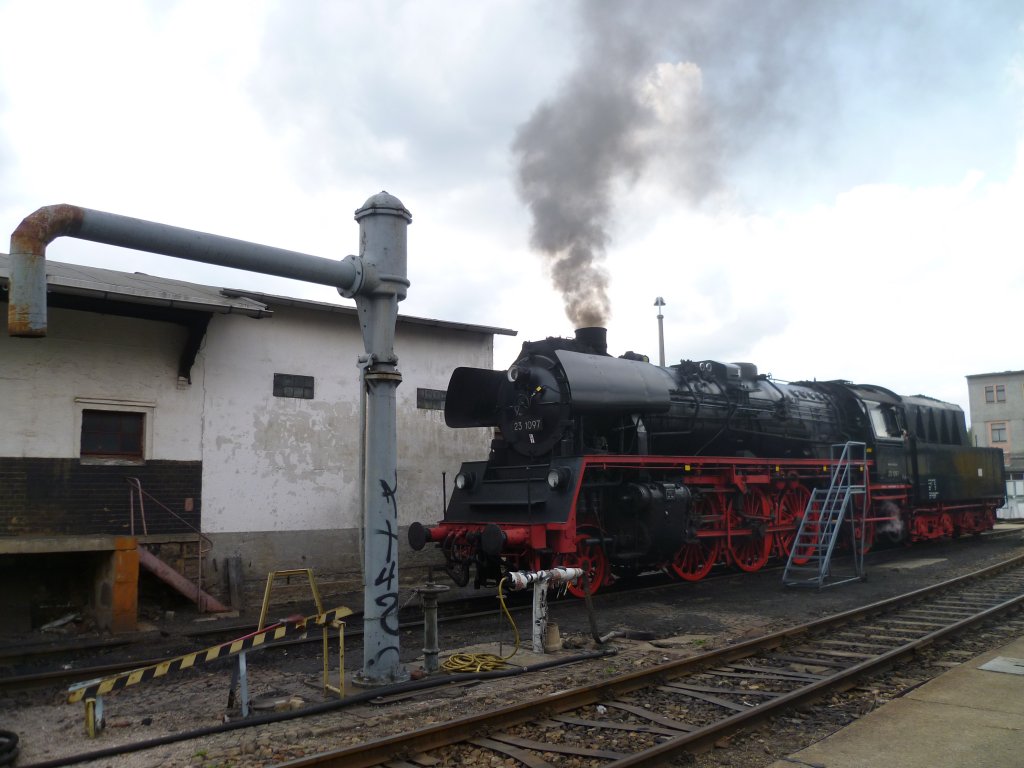 Am 17.09.11 war bei der IG Traditionslok 58 3047 in Glauchau ein BW Fest. Zusehen war die Vereinslok 23 1097

