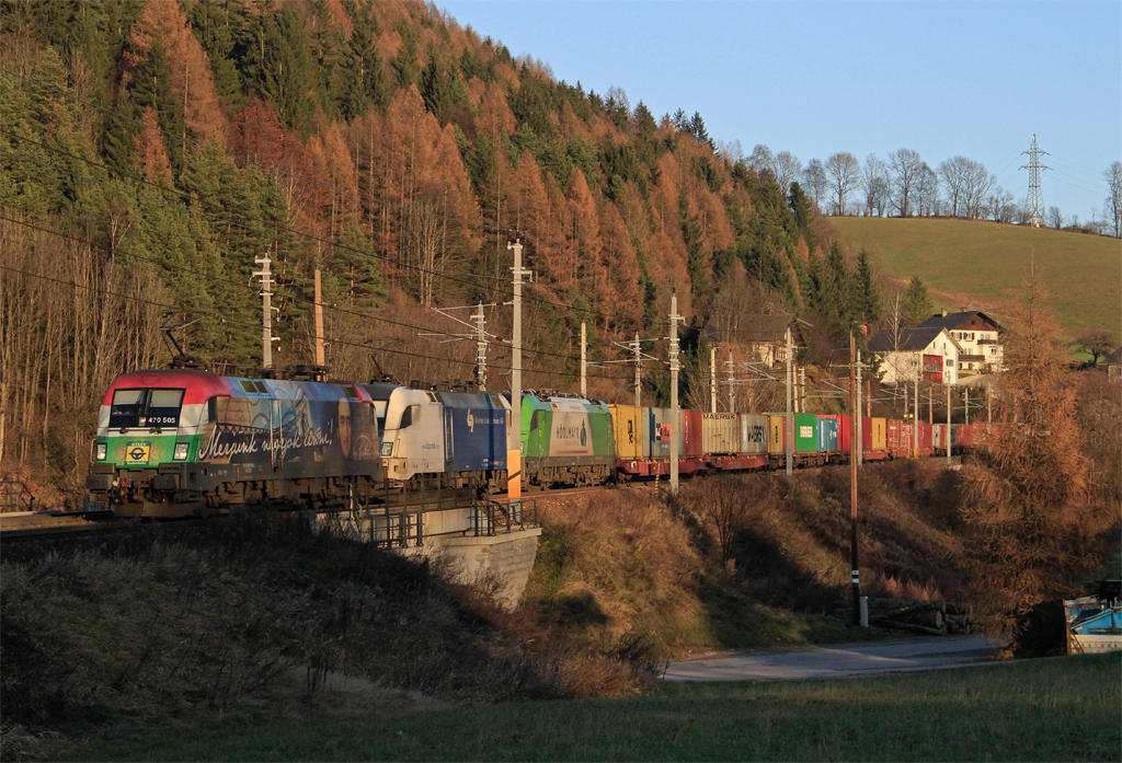 Am 17.11.2012 brachte die 470.505 Szchenyi (welche zu dieser Zeit an WLC vermietet war) gemeinsam mit der ES64U2-022 und der Hdlmayr 1216.954 den 43623 ber den Semmering Richtung Mrzzuschlag.