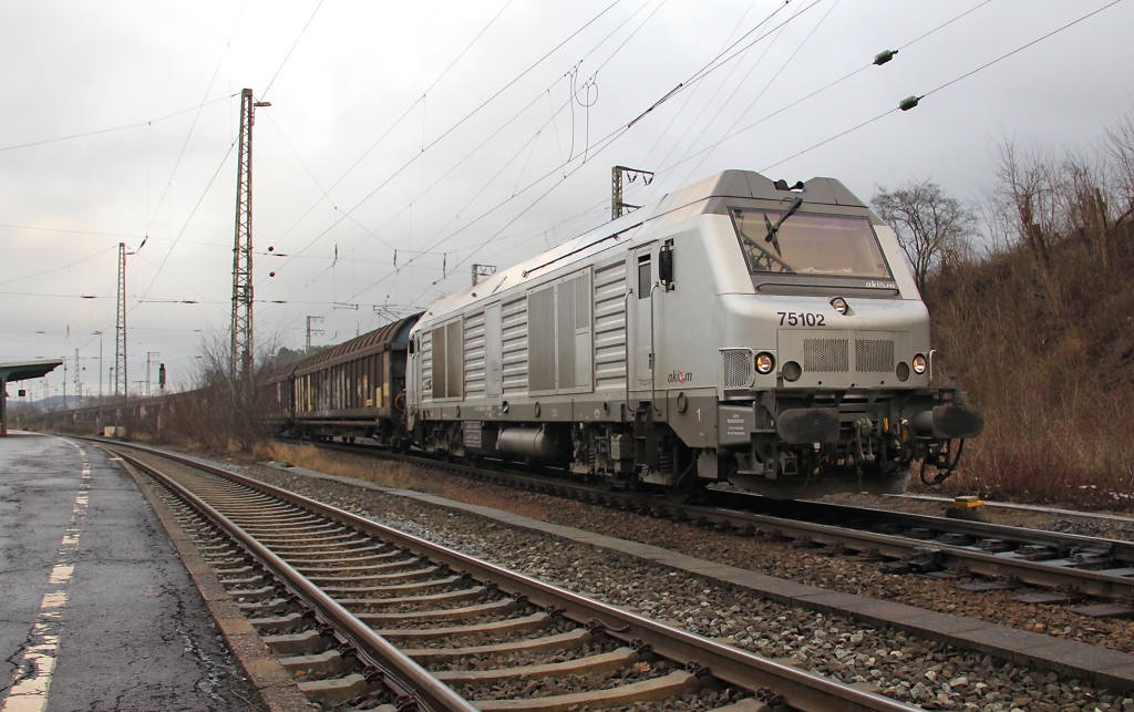 Am 17.12.2012 hatte ich auch erstmals eine  Diesel-Frettchen -Begegnung in Eichenberg. 75102 kam mit einem H-Wagen-Zug aus Richtung Osten gen Sd.