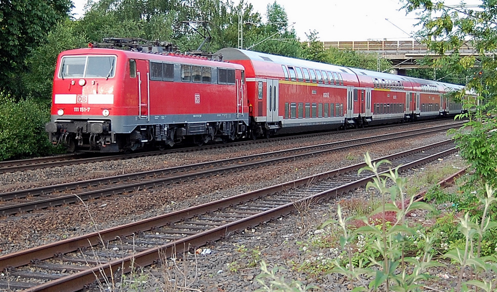Am 17.6.2010 durchfhrt 111 151-7 Korschenbroich mit einer RE4 Einheit.