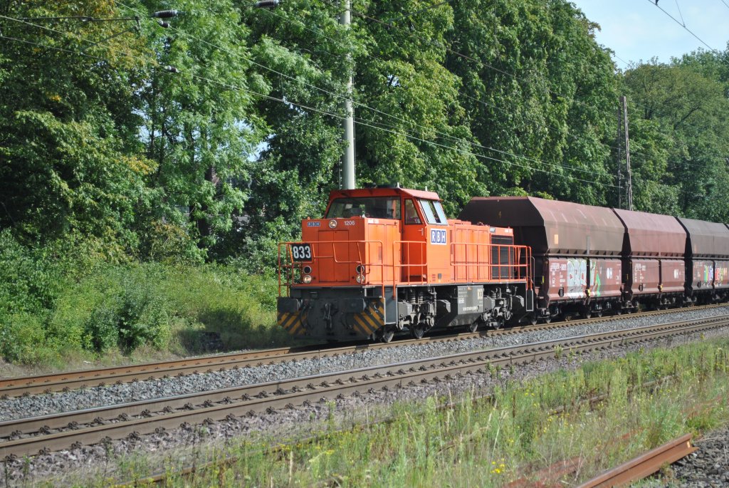 Am 17.8.2011 fhrt 833 durch Ratingen-Lintorf.
