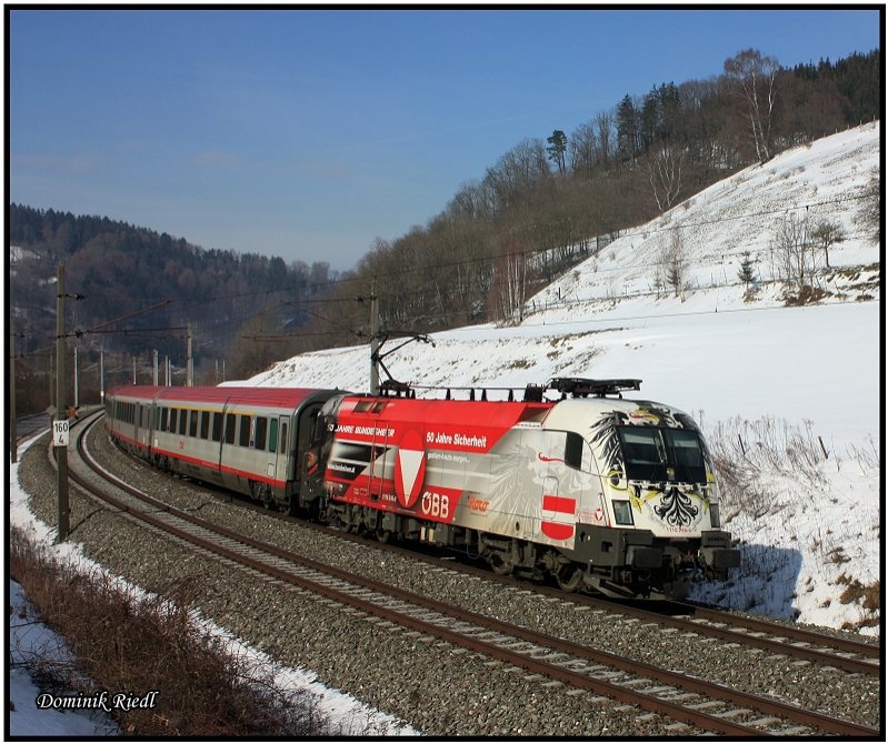 Am 17.Februar 2010 war es wieder so weit, der BB Lokfinder sagte mir die 1116 246 (Bundesheertaurus) am BB-IC 559 von Wien Meidling nach Graz Hauptbahnhof voraus.
Nachdem ich mich nicht wirklich fr eine mir bekannte Fotostelle entscheiden konnte probierte ich einmal einen neuen Standort aus. So kam es eigentlich dazu das ich die 1116 246 nach dem sdlichen Einfahrsignal des Bahnhof Bruck an der Mur bildlich fest hielt. 
