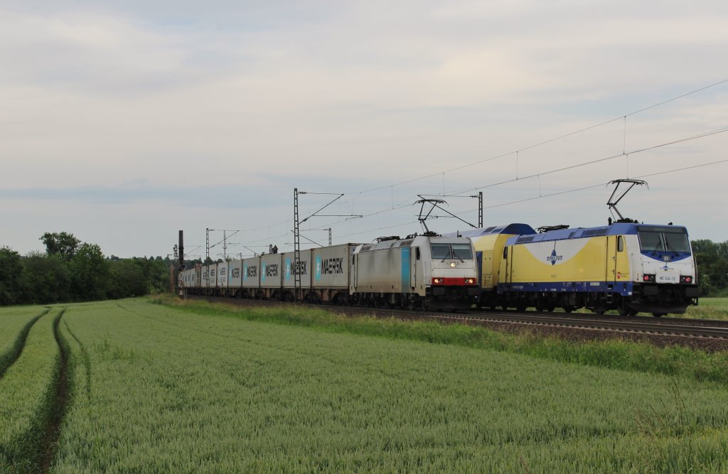 Am 17.Juni 2013 trafen sich ein Metronom-Zug und ein BOXXPRESS Containerzug bei Elze(Han).
