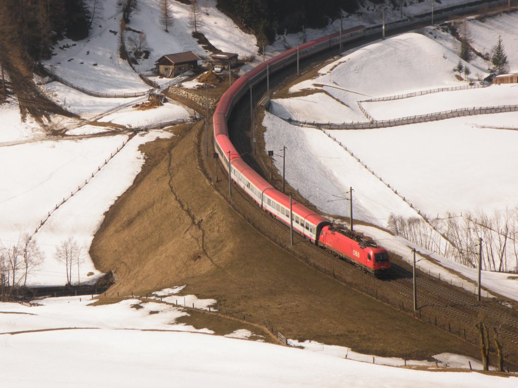 Am 17.Mrz 2012 befrderte eine BB 1216 einen EC von Italien Richtung Mnchen, hier in St.Jodok.