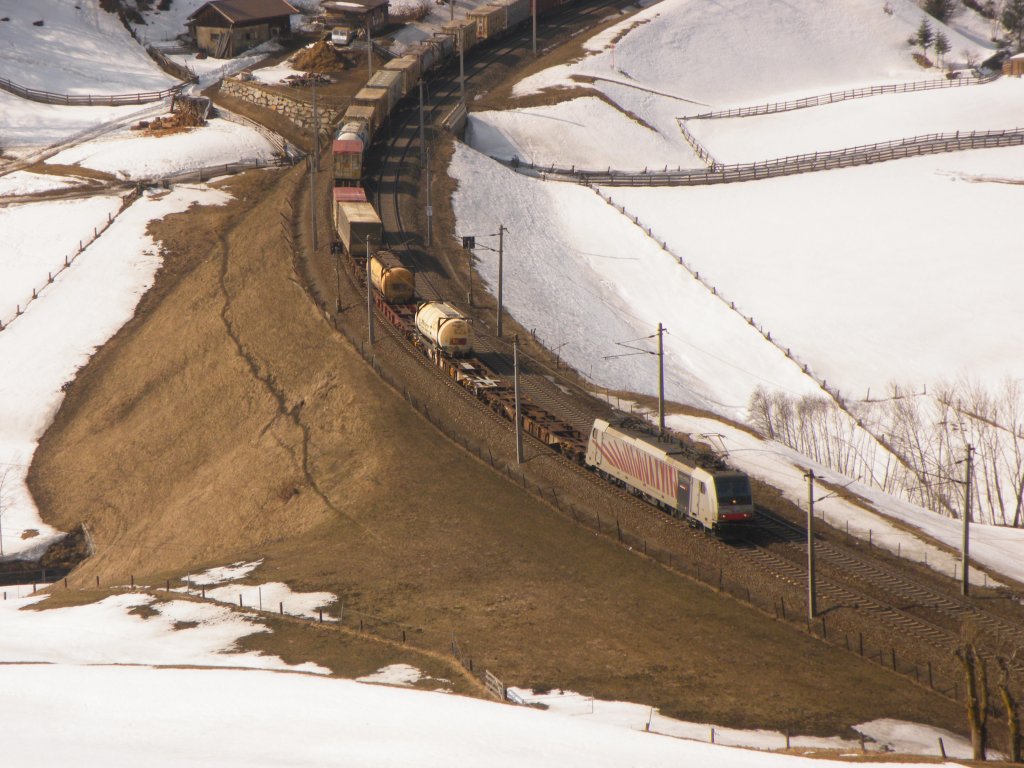 Am 17.Mrz 2012 durchfuhr eine Lokomotion-186 St.Jodok in Richtung Innsbruck.