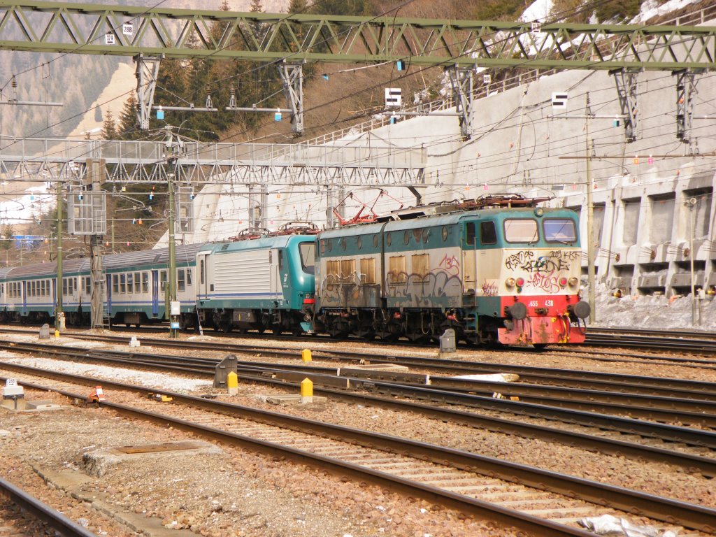 Am 17.Mrz schleppte E 655-438 einen Regionalzug vom Brenner in Richtung Bozen.