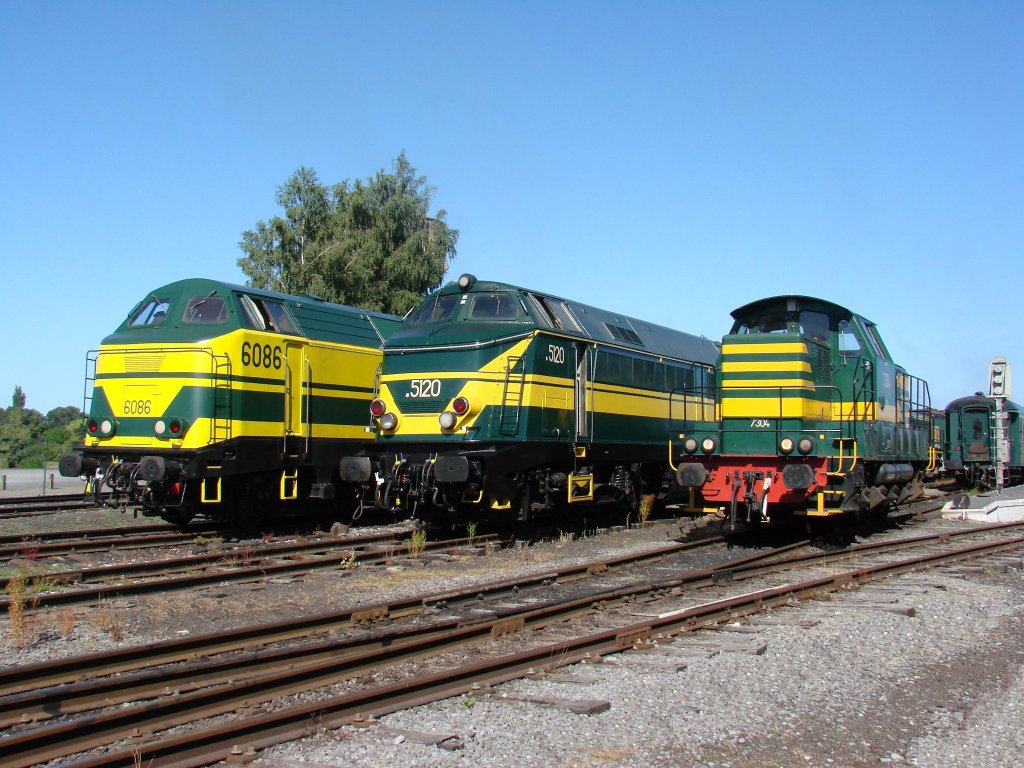 Am 18-07-2010, ist eine kleine Parade mit ex- dieselloks der SNCB.

6086, 5120 und 7304, Bf. Mariembourg 