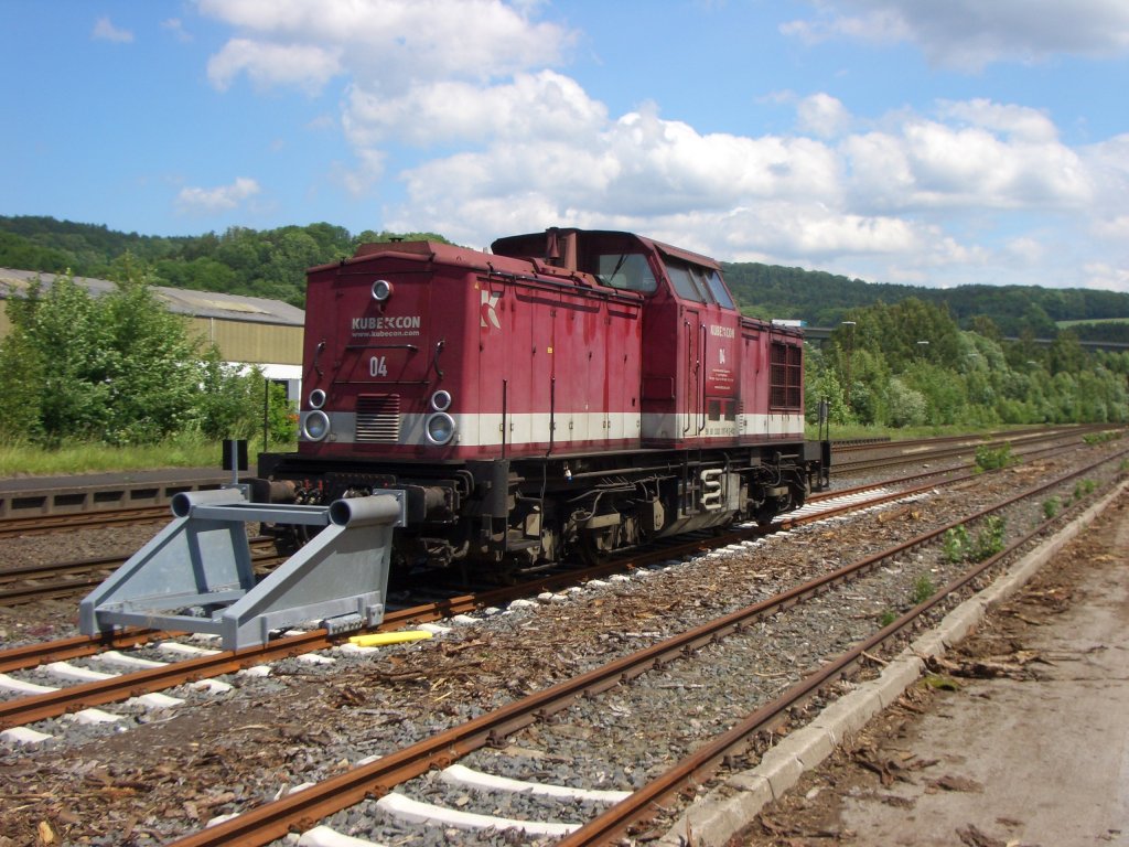 Am 18.06.2012 parkt die Kubecon 04 an der Holzverladung im Bahnhof Arnsberg.