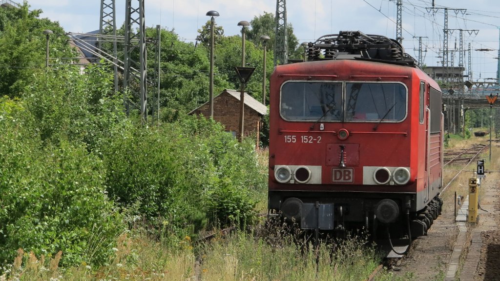 Am 18.07.2013 wurde 155 152-2 in Neubrandenburg auf Gleis 5 abgestellt
(Leider nur aus dem Zugfenster erwischt)