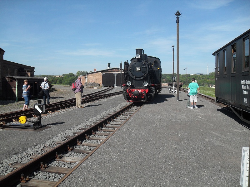Am 18.08.2012 ist Lok 20 mit dem ersten ffentlichen Personenzug am nun fertig gestellten neuen Bahnsteig in Hettstedt-Kupferkammerhtte eingefahren.