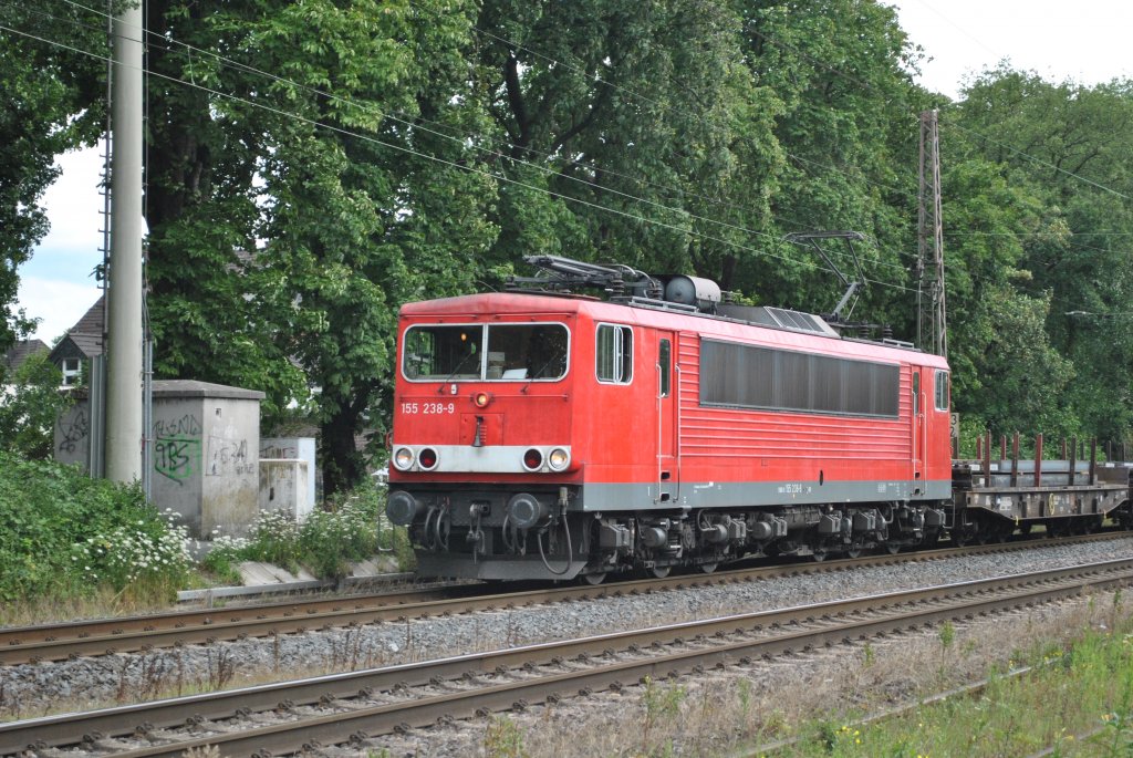 Am 18.7.2011 zieht 155 238-9 einen Gterzug durch Ratingen-Lintorf.
