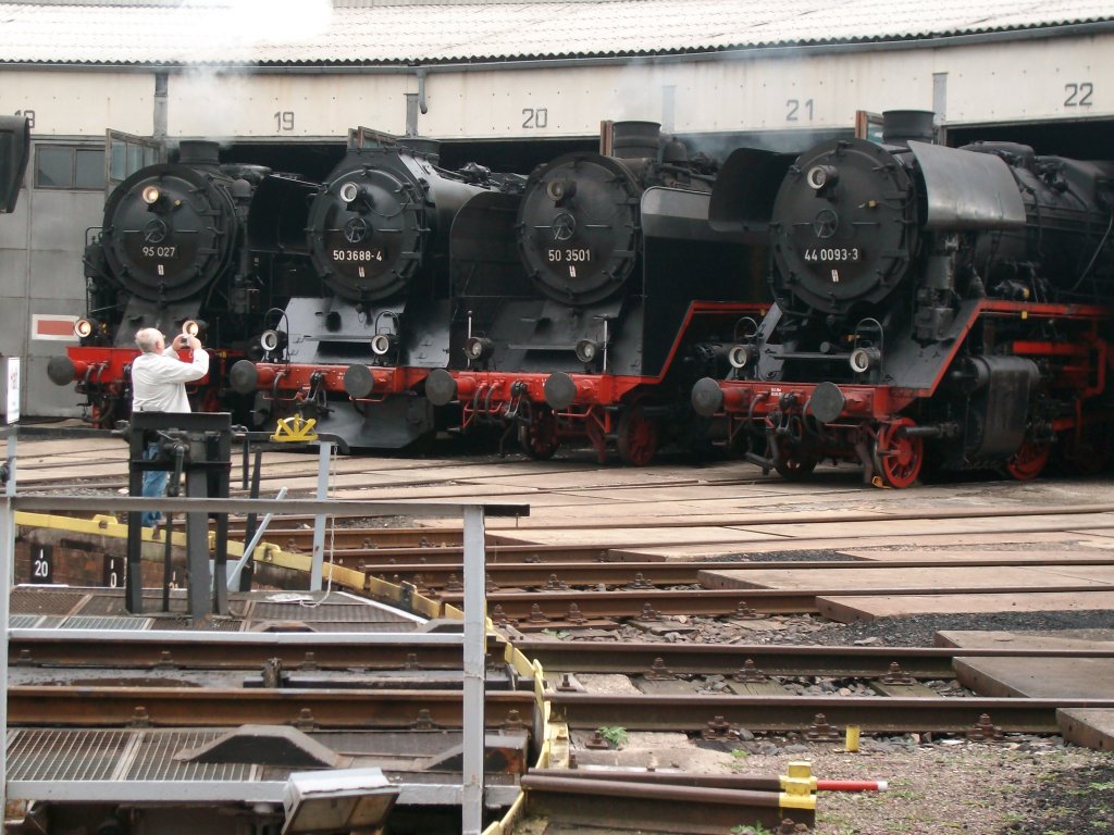 Am 18.9.2010 standen BR 95 027, 50 3688-4, 50 3501 und 44 0093-3 im Ringlokschuppen im BW Arnstadt zum BW Fest.