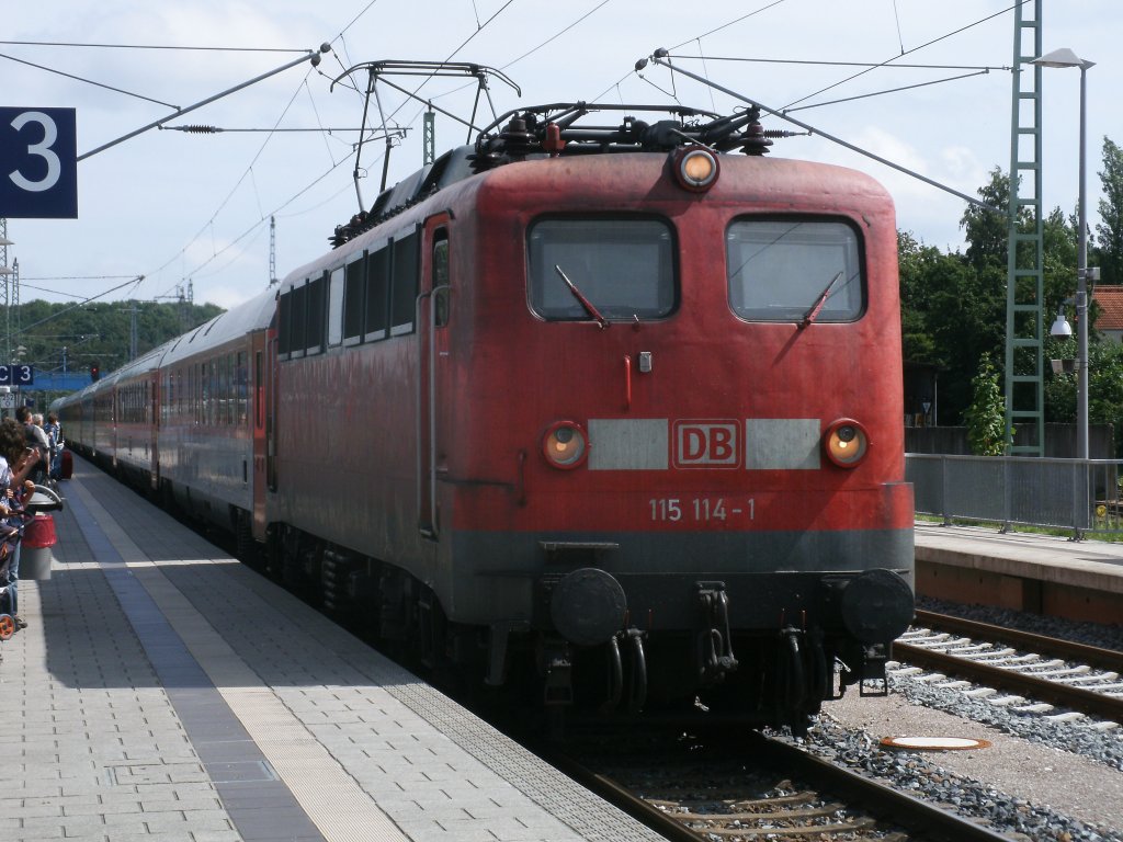 Am 18.Juli 2011 hielt 115 114,mit dem EC 379 Binz-Brno,zum letzten Mal in Bergen/Rgen,bereits am Abend fuhr 115 448 den EC 378 Wien-Binz von Stralsund nach Binz.