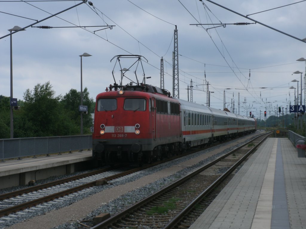 Am 18.Juni 2011 war 113 268 Zuglok im IC 2353 Erfurt-Binz als dieser in Bergen/Rgen ankam.