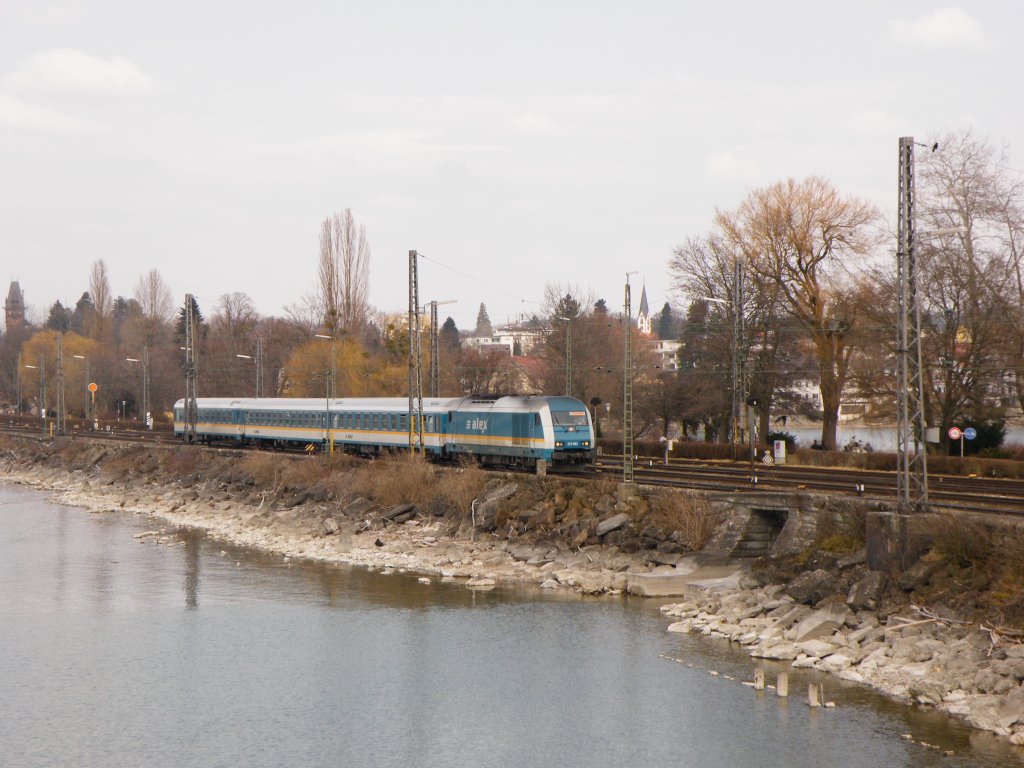 Am 18.Mrz 2012 berquerte die 223-062 mit dem ALEX aus Mnchen den Damm ber den Bodensee nach Lindau Hbf.