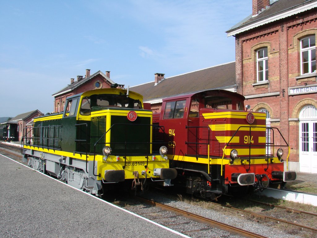 Am 19-09-2009, eine Kreuzung mit 2 ex-SNCF dieselloks im Bf. Treignes. BB 63149 und BB 63123 (914 CFL Anstrich)