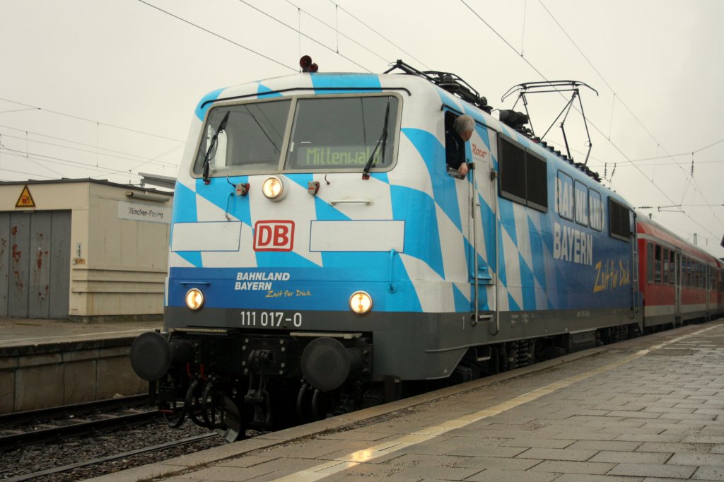 Am 19.02.11 war unser  Max'l  (BR 111 017-0) im Umlauf Mnchen - Mittenwald. Sichtung in Mnchen - Pasing.