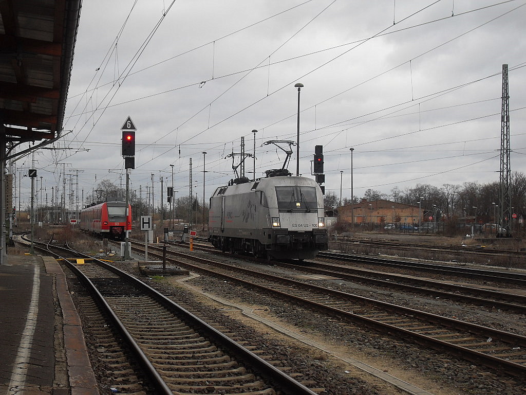 Am 19.02.2012 kam ES64U2-100(182 600)in Stendal an.Bgelte um und fuher dann in Unbekannte Richtung Lz weg.