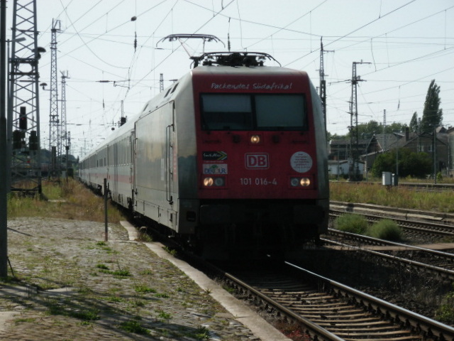 Am 19.08.2012 kam 101 016 mit dem Warnow (IC 2239)aus Warnemnde und fuhr in Richtung Dresden ber Stendal.