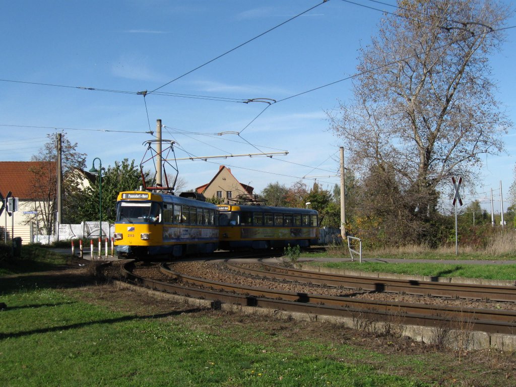 Am 19.10.09 fuhren Triebwagen 2113 und 2062 auf der Linie 8 nach Paunsdorf-Nord.