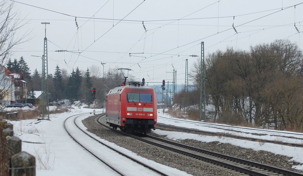 Am 19.2.2010 durchfhrt 101 058-6 als Tfzf 79290 (TU - TS) den alten Westerstetter Bahnhof.