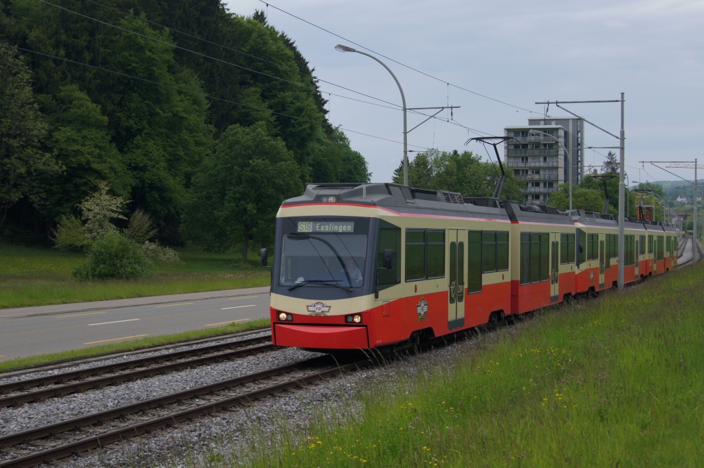 Am 19.5.12 fhrt der Be 4/6 65 gemeinsam mit dem Be 4/6 65 und dem Be 4/6 68 von Zollikerberg Richtung Waltikon. Der Zug fuhr aufgrund von Bauarbeiten in der Station Zollikerberg auf dem falschen Gleis.