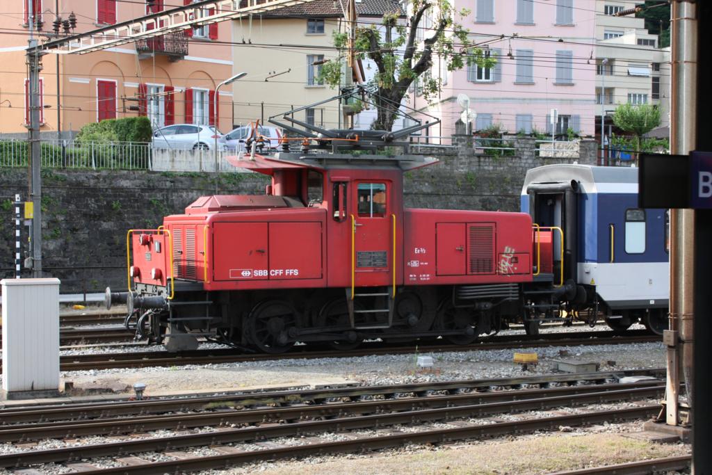 Am 19.5.2009 war die SBB Ee 3/3 Nr. 16448 im Bahnhof Bellinzona
im Verschub ttig.
