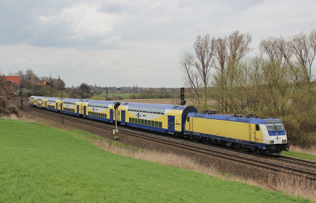 Am 19.April 2013 schob 146 542 einen ME bei Elze Richtung Uelzen.