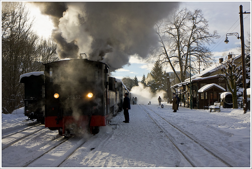 Am 19.Dezember besuchte ich die Steyrtalbahn, welche sich tief winterlich prsentierte. 
Warten auf die Abfahrt nach Steyr Lokalbahnhof. - Grnburg