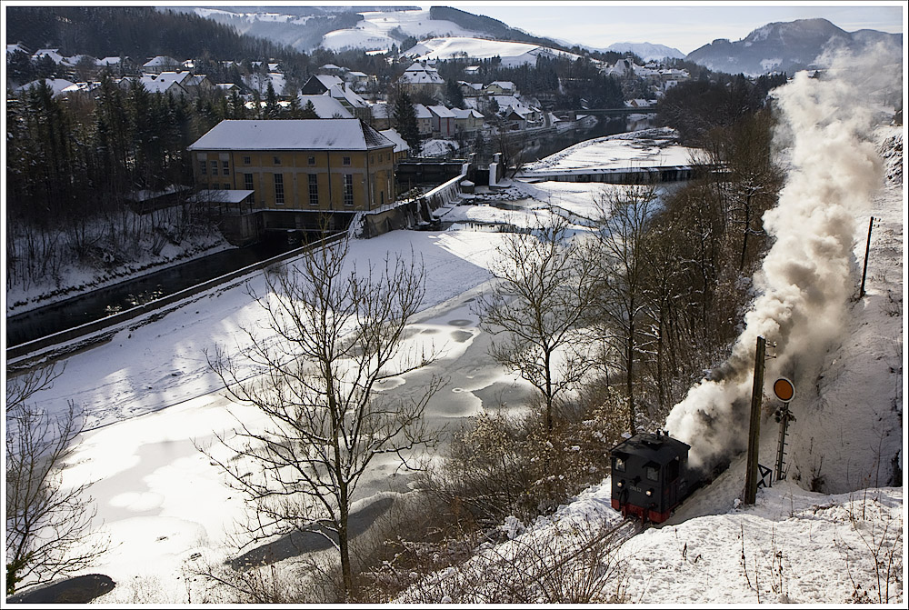 Am 19.Dezember besuchte ich die Steyrtalbahn, welche sich tief winterlich prsentierte. Ausfahrt Grnburg Richtung Steyr Lokalbahnhof.