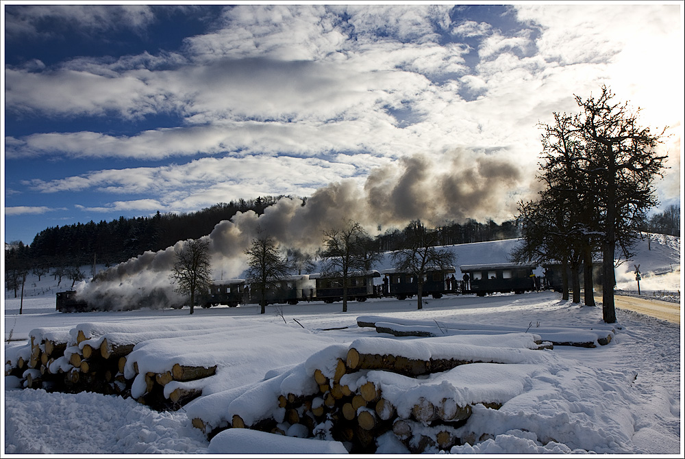 Am 19.Dezember besuchte ich die Steyrtalbahn, welche sich tief winterlich pr�sentierte. Nahe Sommerhuberm�hle.