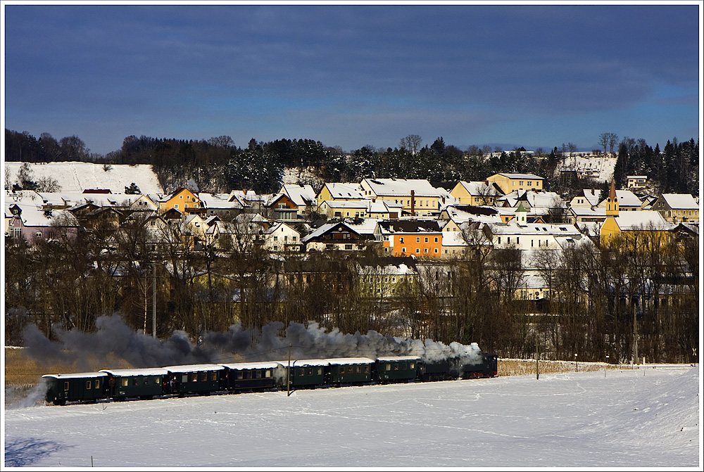 Am 19.Dezember besuchte ich die Steyrtalbahn, welche sich tief winterlich prsentierte. Der Zug bei Neunzeug.