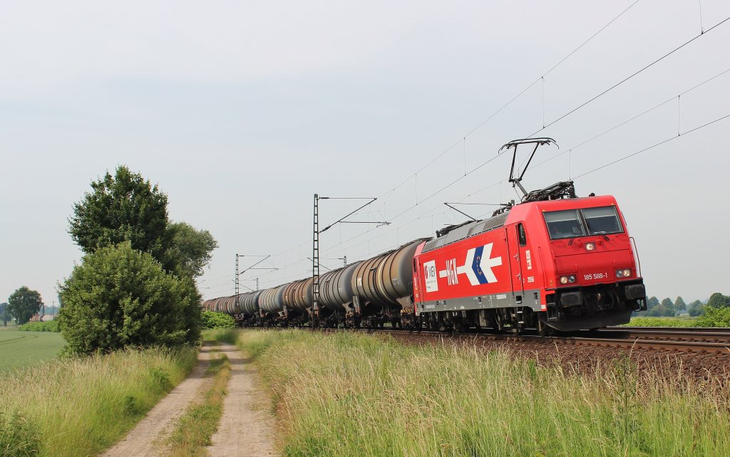 Am 19.Juni 2013 war RHC/HGK 185 588 mit einem Kesselwagenzug bei Burgstemmen auf dem Weg Richtung Norden.