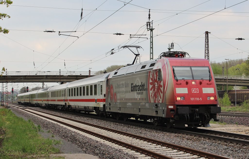 Am 1.Mai 2013 war Eintracht Frankfurt 101 110 in Elze(Han) mit IC 2193 aus Westerland(Sylt) auf dem Weg durchs Leinetal nach Gttingen.